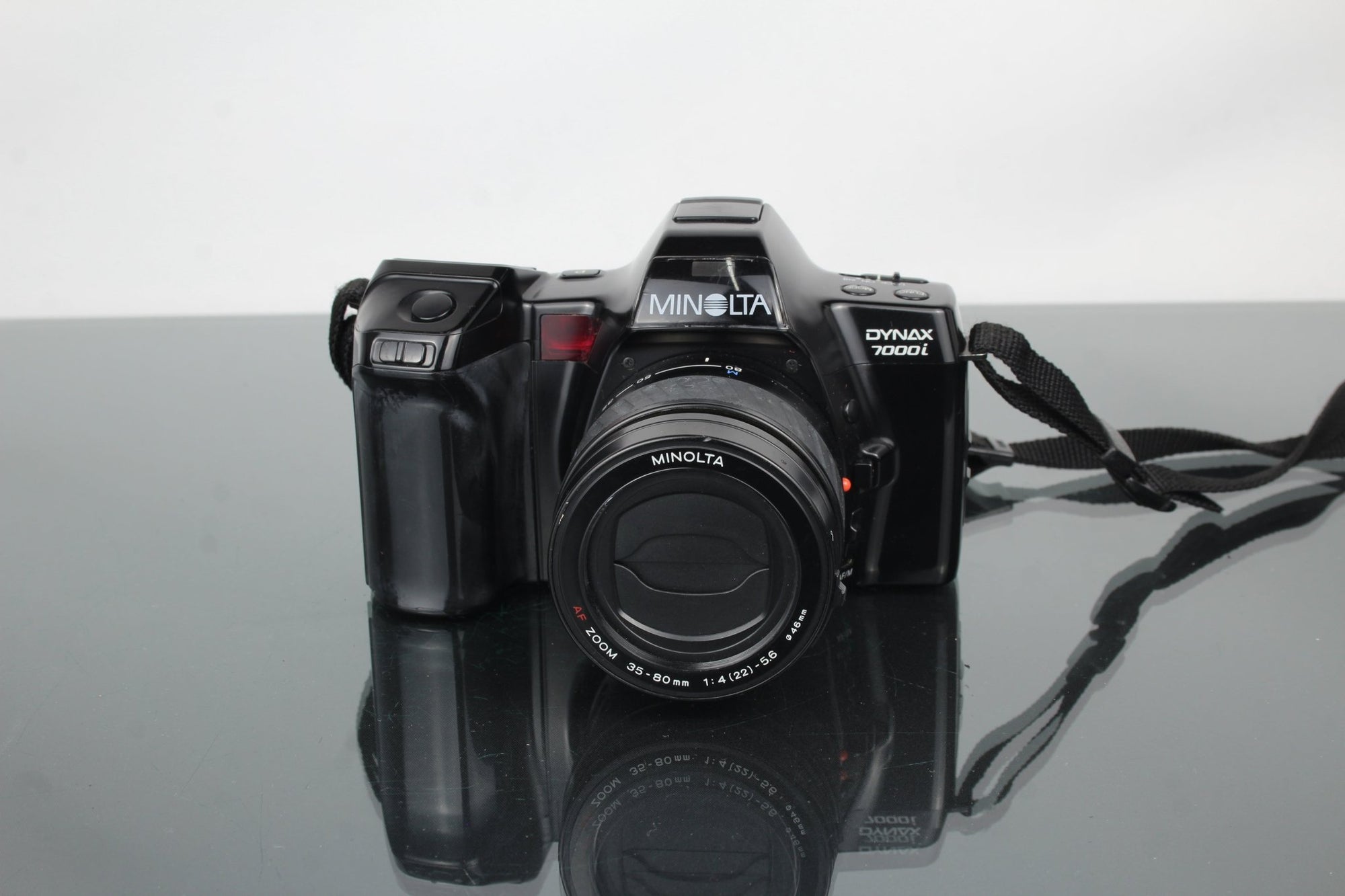 Minolta Dynax 7000I + 35 - 80mm Minolta AF lens - Dutch|Thrift