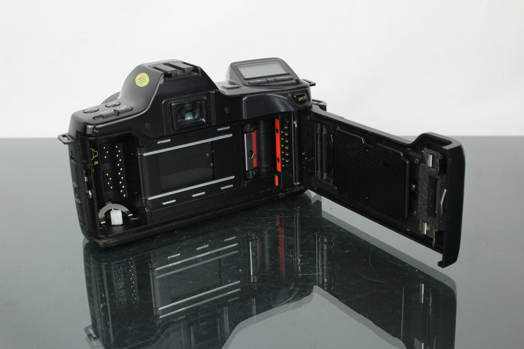 Minolta Dynax 7000i + 50mm 1.7 Minolta AF lens - Dutch|Thrift