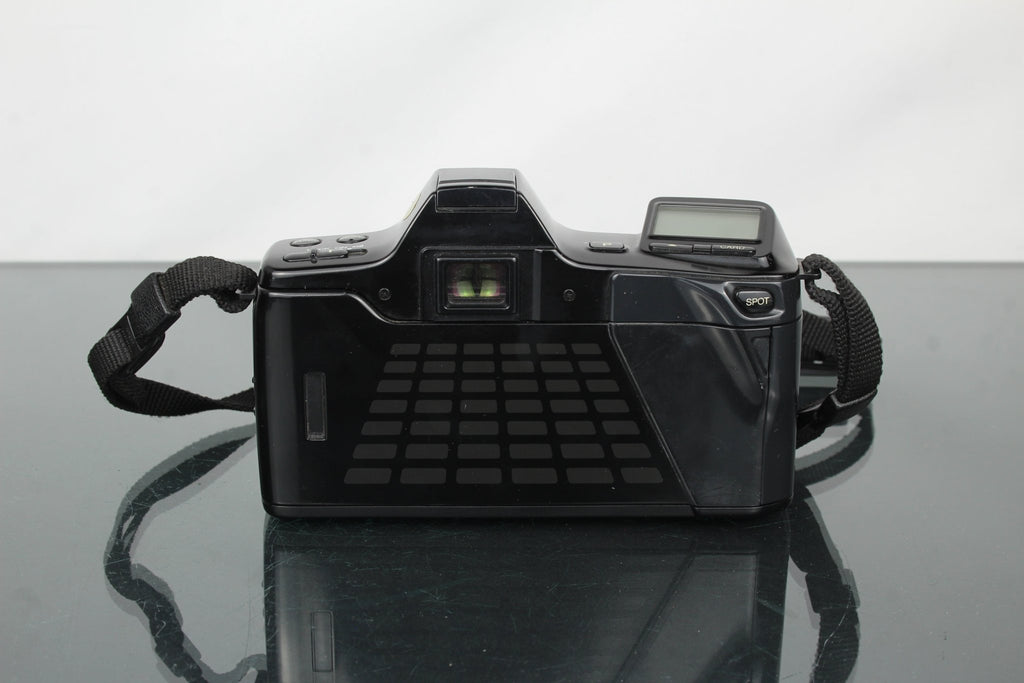 Minolta Dynax 7000i + 50mm Lens - Dutch|Thrift