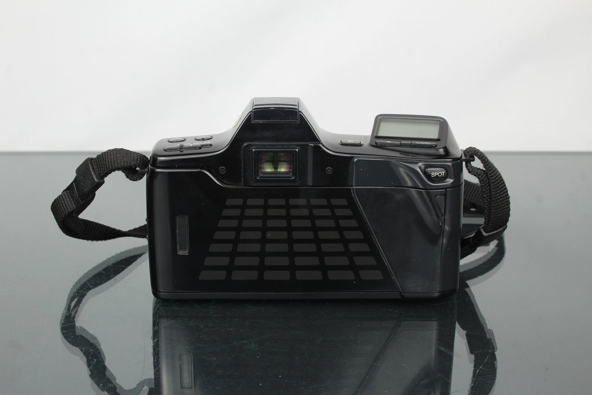 Minolta Dynax 7000i + 50mm Lens - Dutch|Thrift