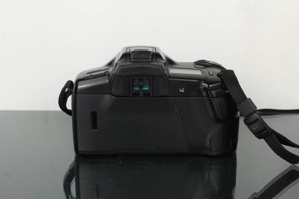 Minolta Dynax 7xi AF 50mm f/1.7 - Dutch|Thrift