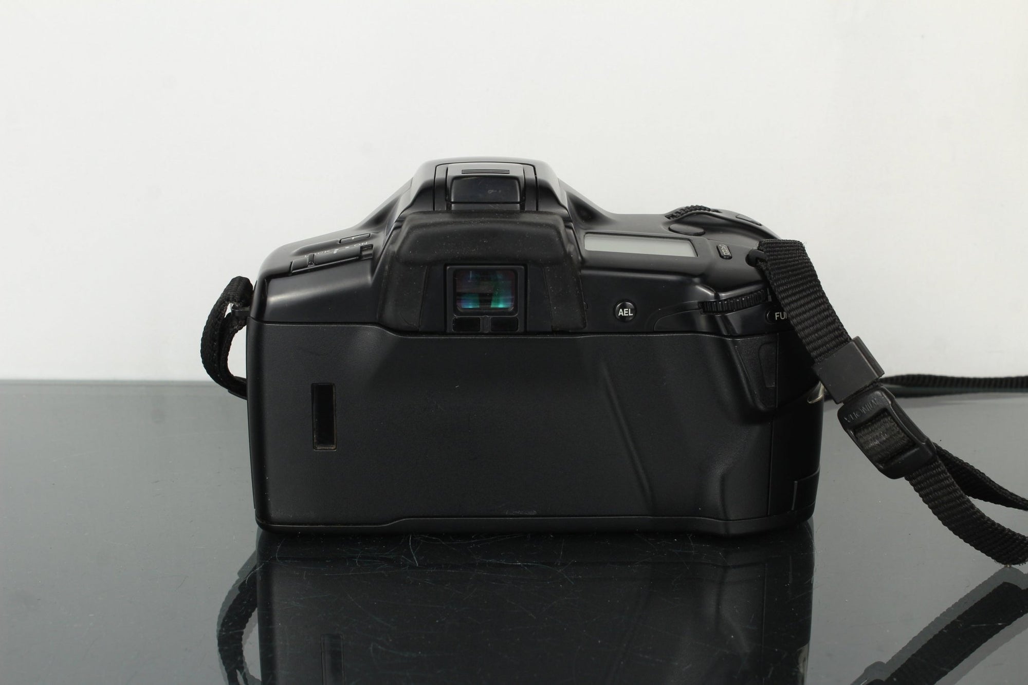 Minolta Dynax 7xi AF 50mm f/1.7 - Dutch|Thrift