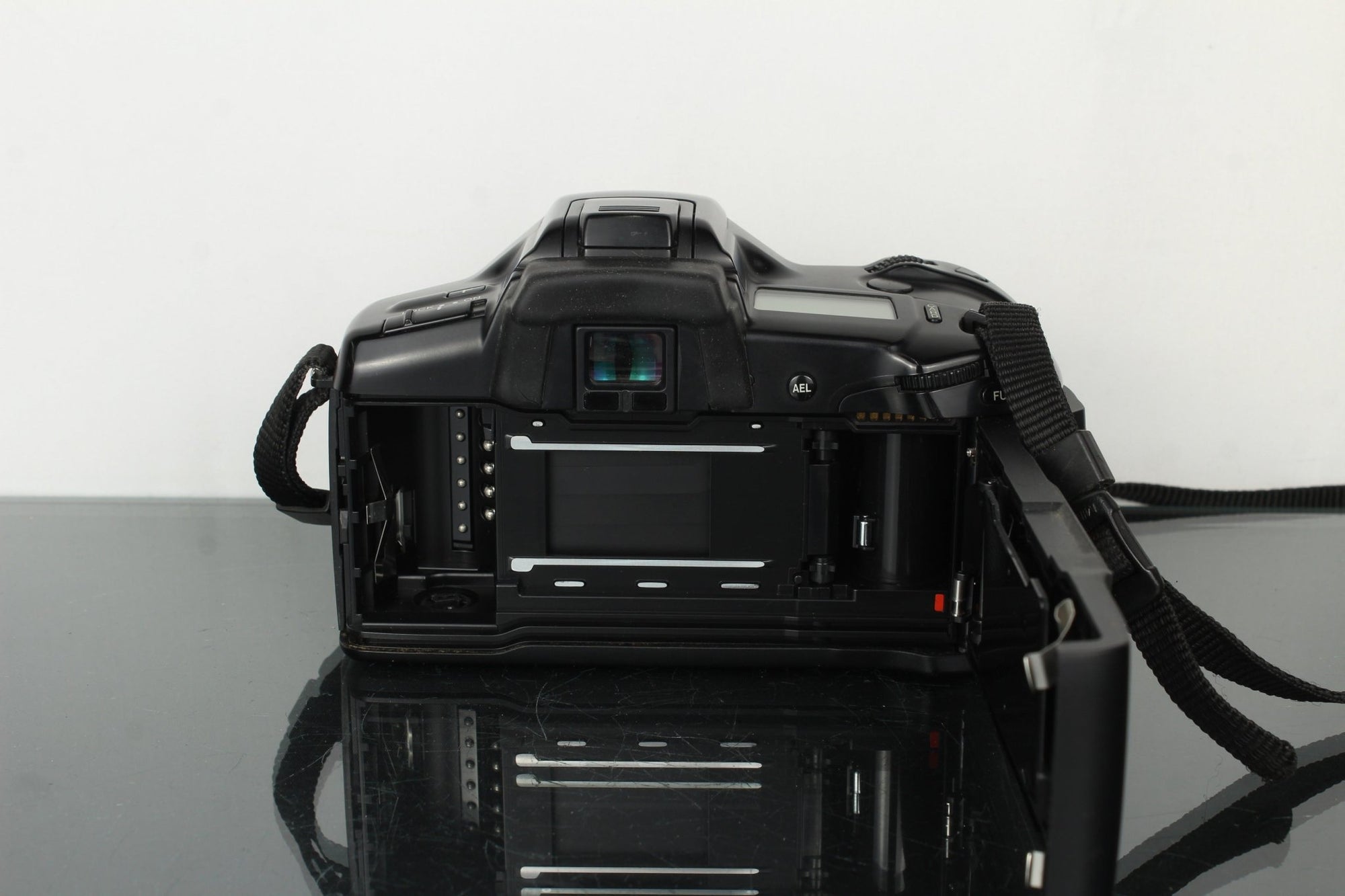 Minolta Dynax 7xi AF 50mm f/1.7 - Dutch|Thrift