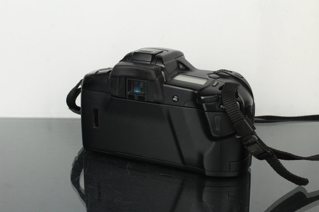 Minolta Dynax 7xi AF 50mm f/1.7 - Dutch|Thrift