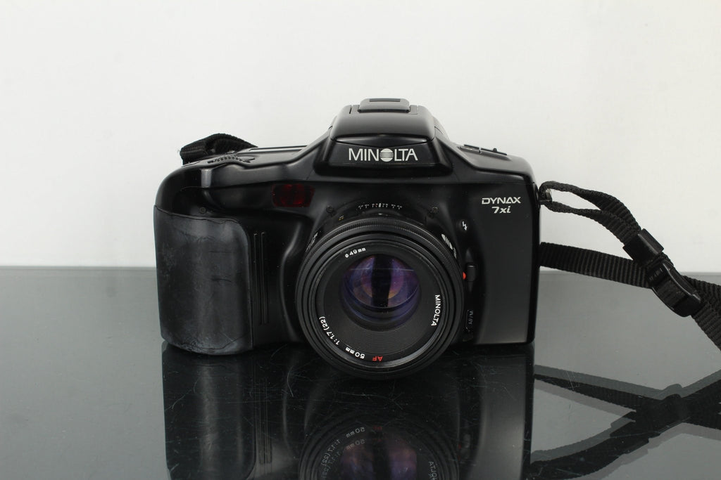 Minolta Dynax 7xi AF 50mm f/1.7 - Dutch|Thrift