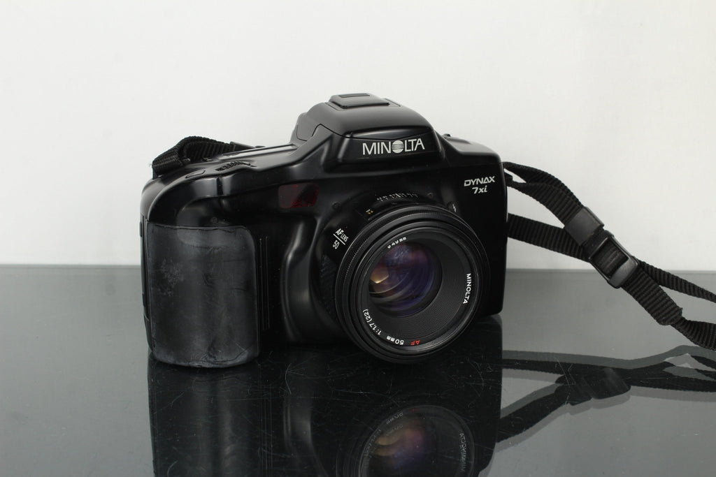 Minolta Dynax 7xi AF 50mm f/1.7 - Dutch|Thrift