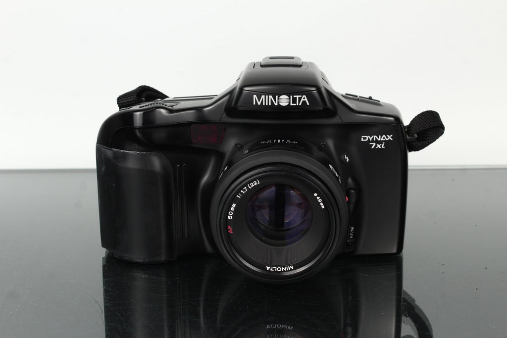 Minolta Dynax 7xi + Minolta AF 50mm 1:1.7 - Dutch|Thrift
