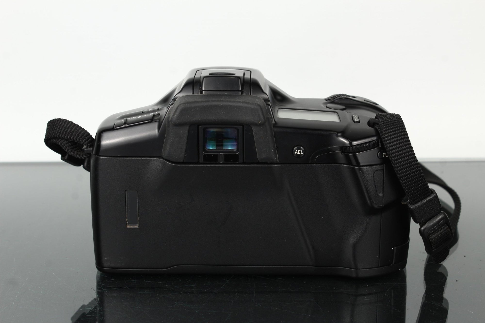 Minolta Dynax 7xi + Minolta AF 50mm 1:1.7 - Dutch|Thrift