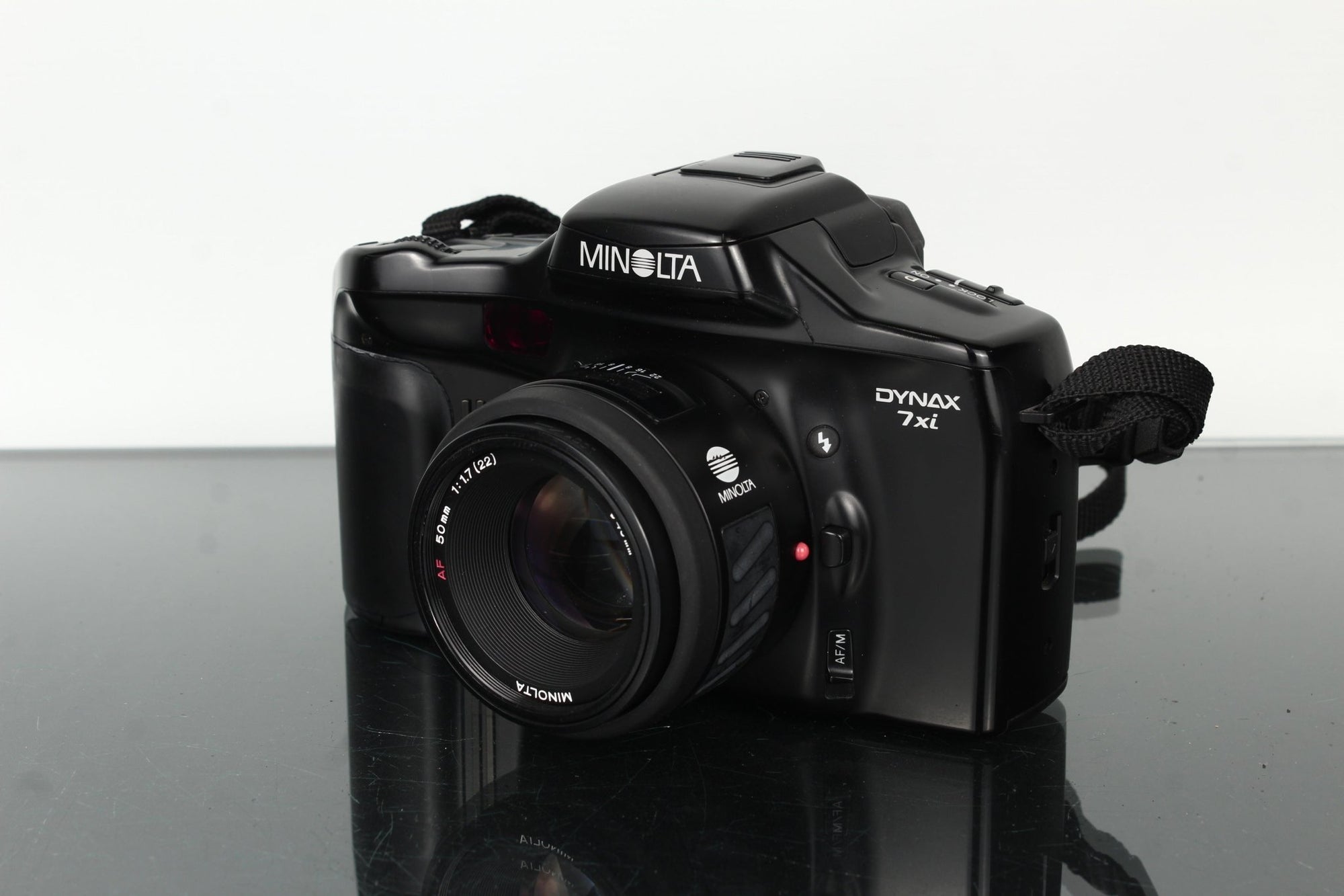 Minolta Dynax 7xi + Minolta AF 50mm 1:1.7 - Dutch|Thrift