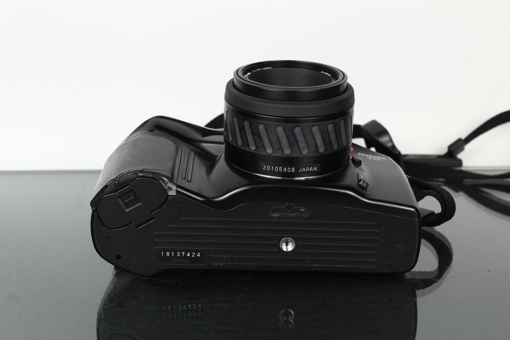 Minolta Dynax 7xi + Minolta AF 50mm 1:1.7 - Dutch|Thrift