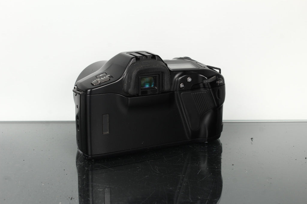 Minolta Dynax 9xi + Minolta AF Zoom 28 - 80mm 1:4 - 5.6 - Dutch|Thrift