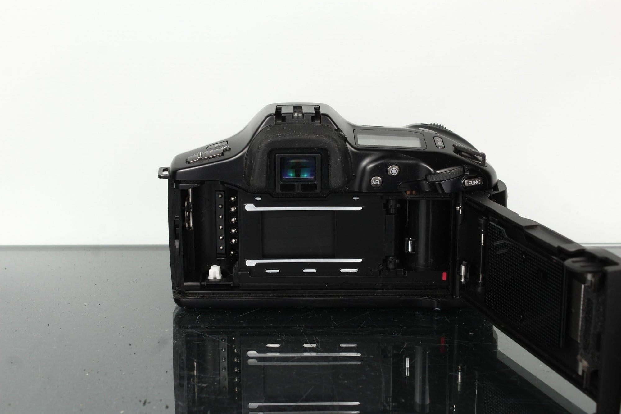 Minolta Dynax 9xi + Minolta AF Zoom 28 - 80mm 1:4 - 5.6 - Dutch|Thrift