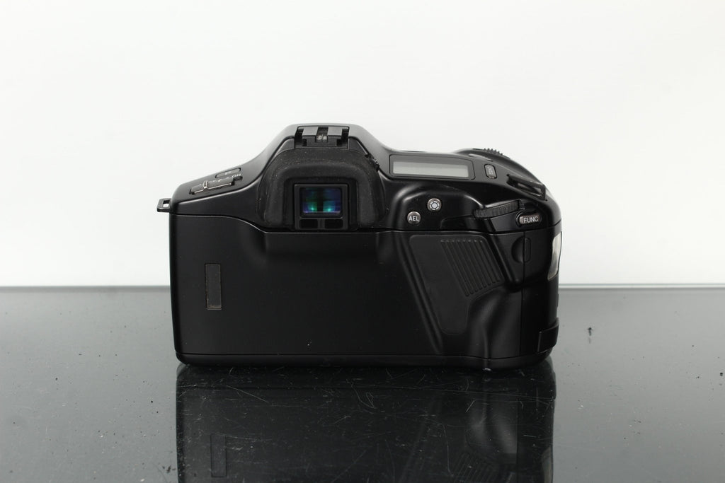 Minolta Dynax 9xi + Minolta AF Zoom 28 - 80mm 1:4 - 5.6 - Dutch|Thrift