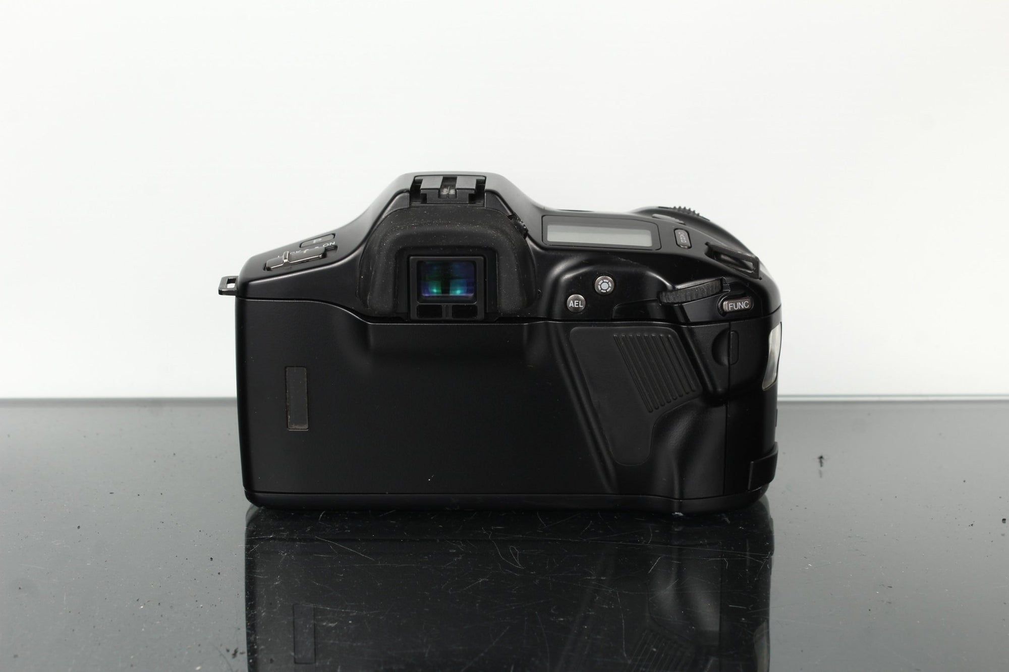 Minolta Dynax 9xi + Minolta AF Zoom 28 - 80mm 1:4 - 5.6 - Dutch|Thrift