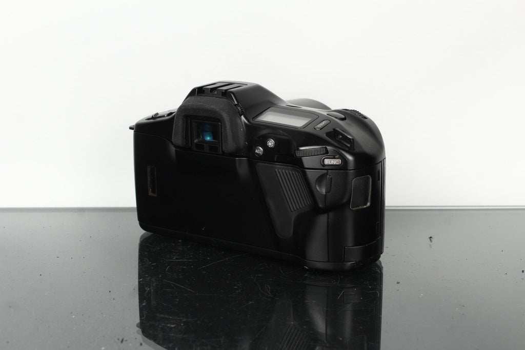 Minolta Dynax 9xi + Minolta AF Zoom 28 - 80mm 1:4 - 5.6 - Dutch|Thrift