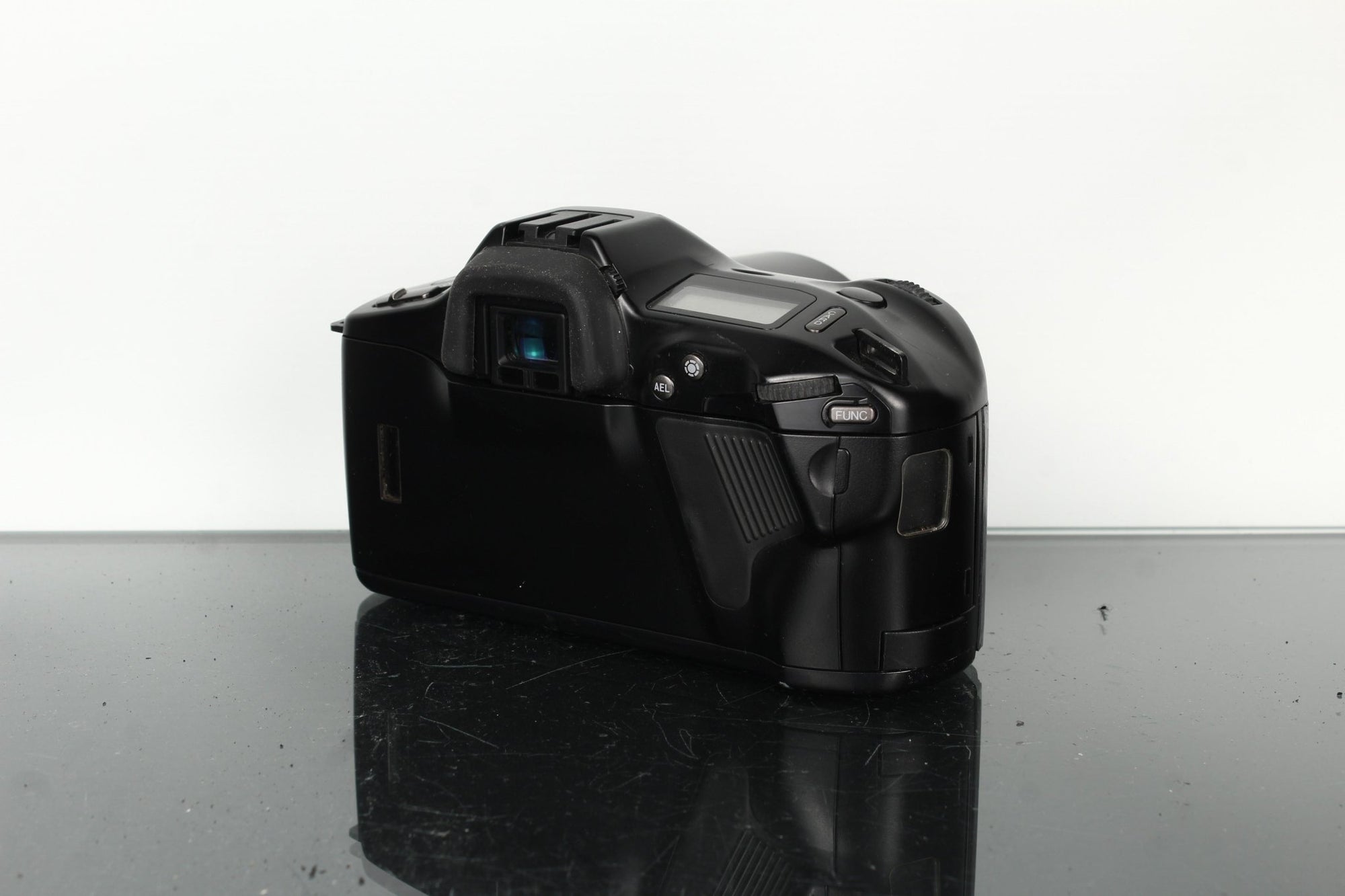 Minolta Dynax 9xi + Minolta AF Zoom 28 - 80mm 1:4 - 5.6 - Dutch|Thrift