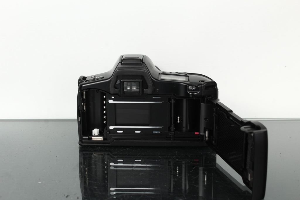 Minolta Dynax SPxi + AF Zoom XI 80 - 200mm - Dutch|Thrift