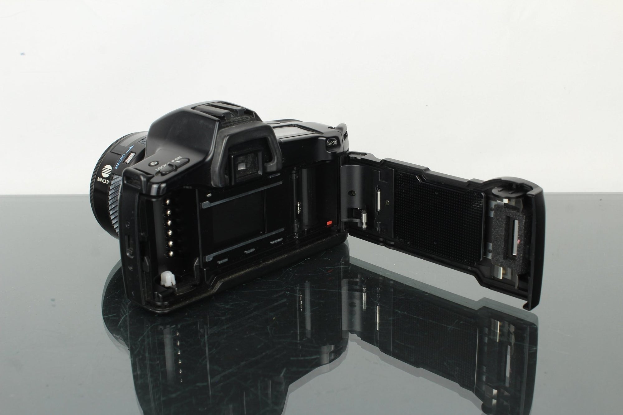 Minolta Dynax SPXI + Minolta AF 35 - 70mm 1:4 lens - Dutch|Thrift