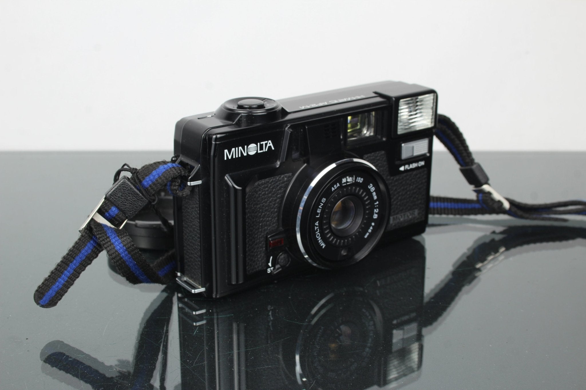 Minolta HI-MATIC AF2-M – Dutch|Thrift