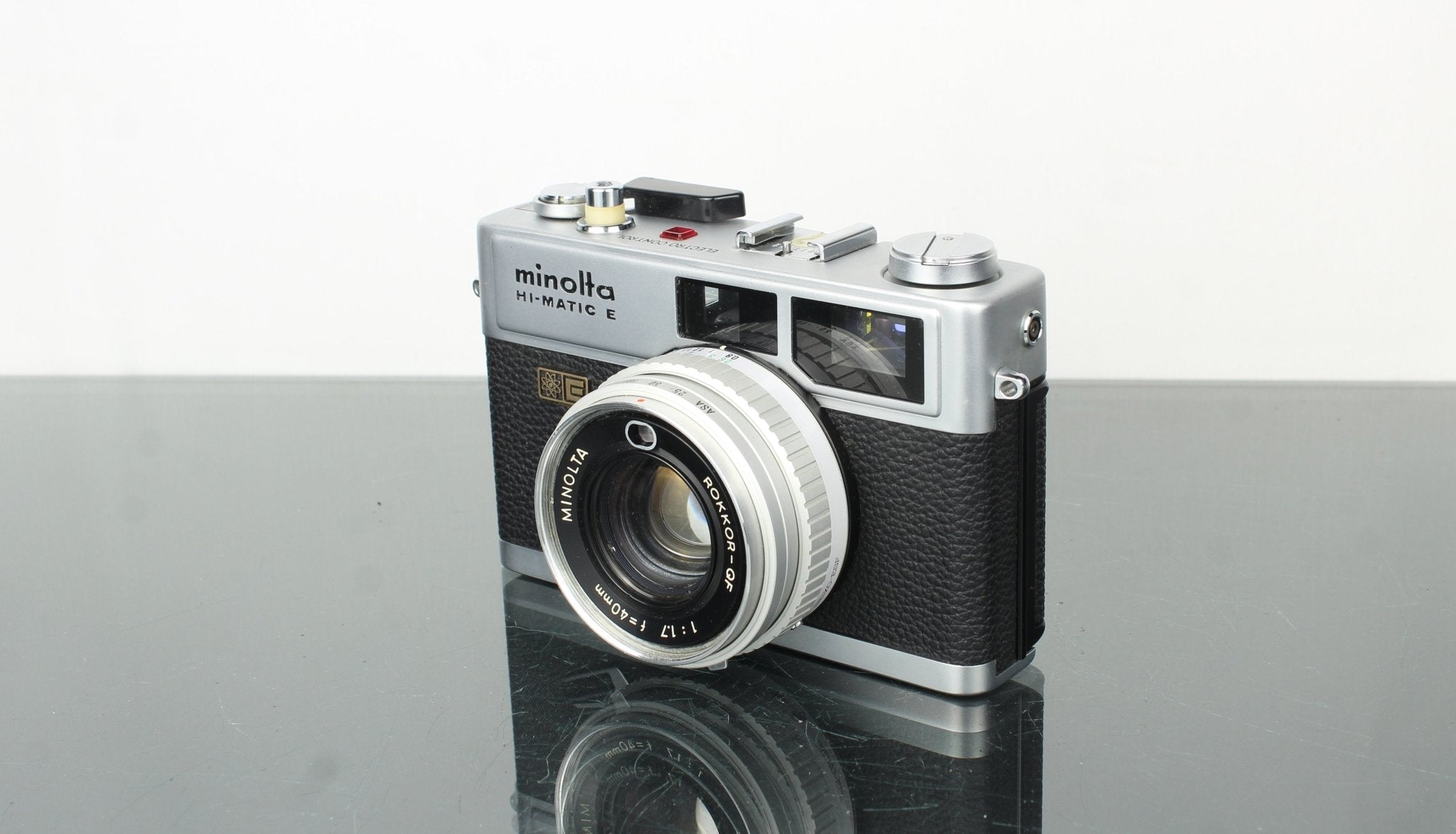 Minolta Hi-Matic E – Dutch|Thrift