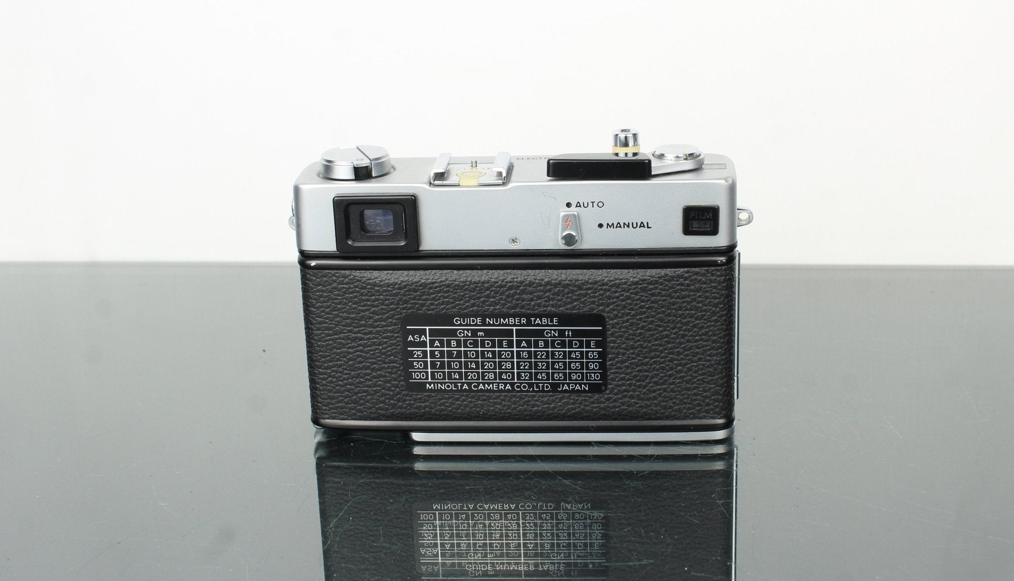 Minolta Hi-Matic E – Dutch|Thrift