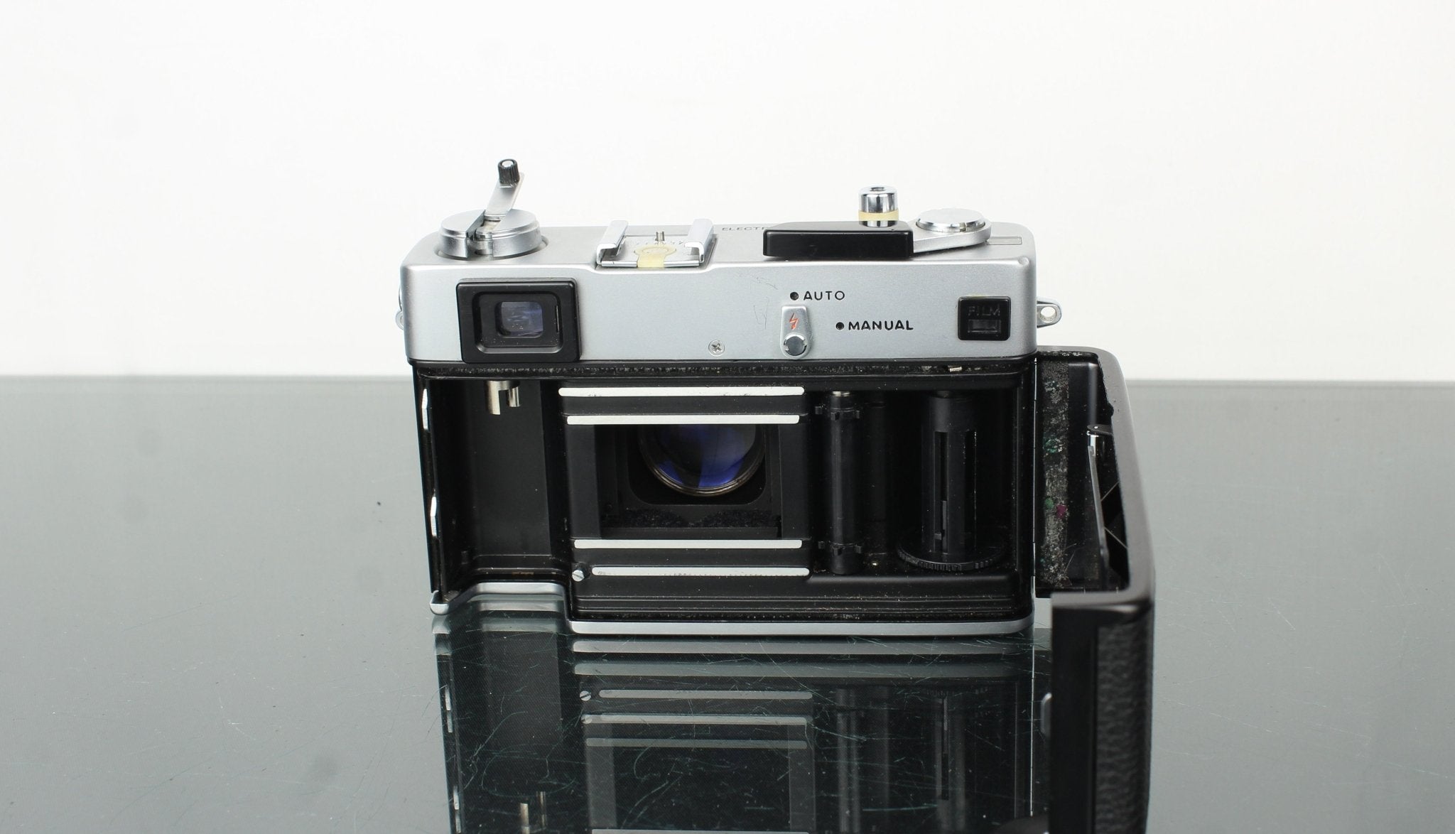 Minolta Hi-Matic E – Dutch|Thrift