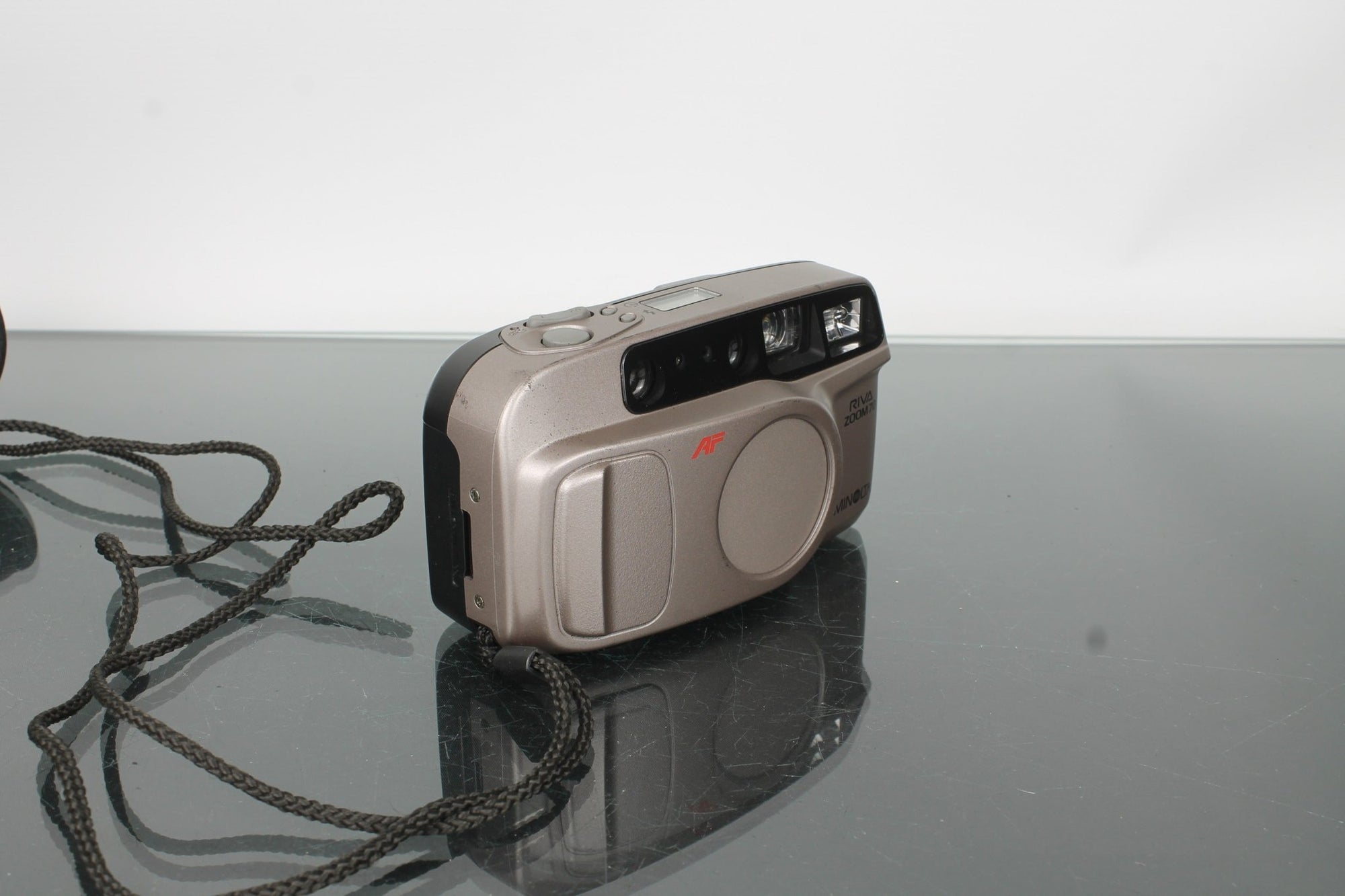 Minolta Riva Zoom 70 - Dutch|Thrift