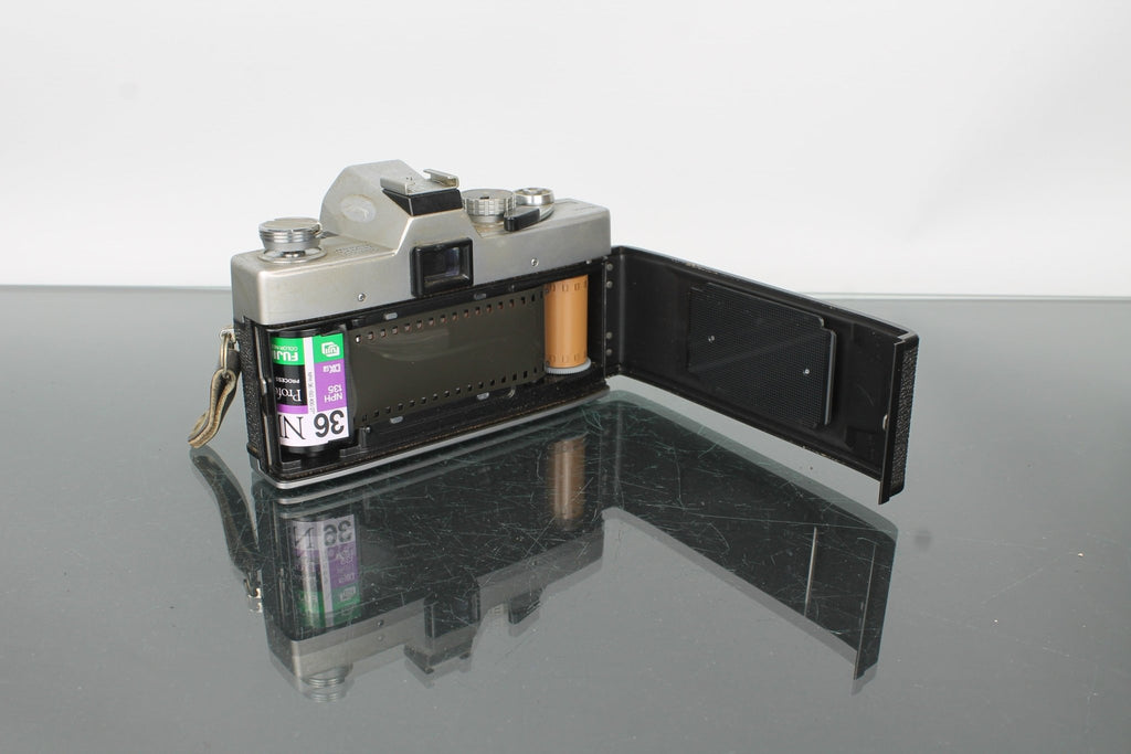 Minolta SR - T 101 + Minolta MD 50mm 1:2 - Dutch|Thrift