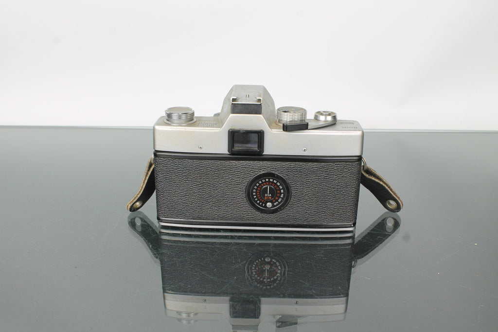 Minolta SR - T 101 + Minolta MD 50mm 1:2 - Dutch|Thrift