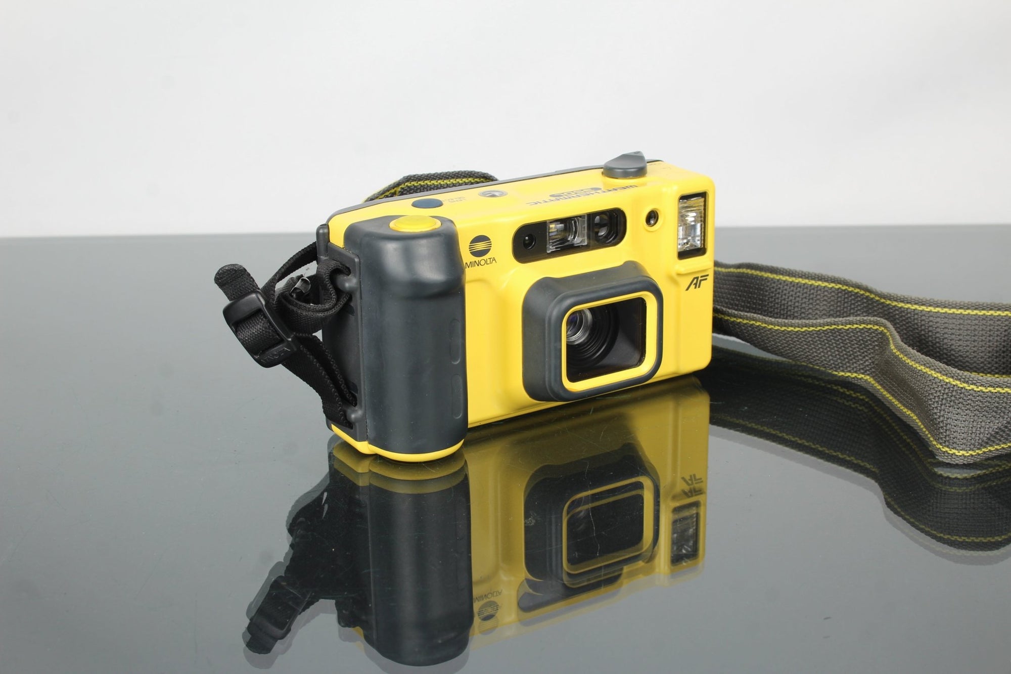 Minolta Weathermatic 35DL - Dutch|Thrift