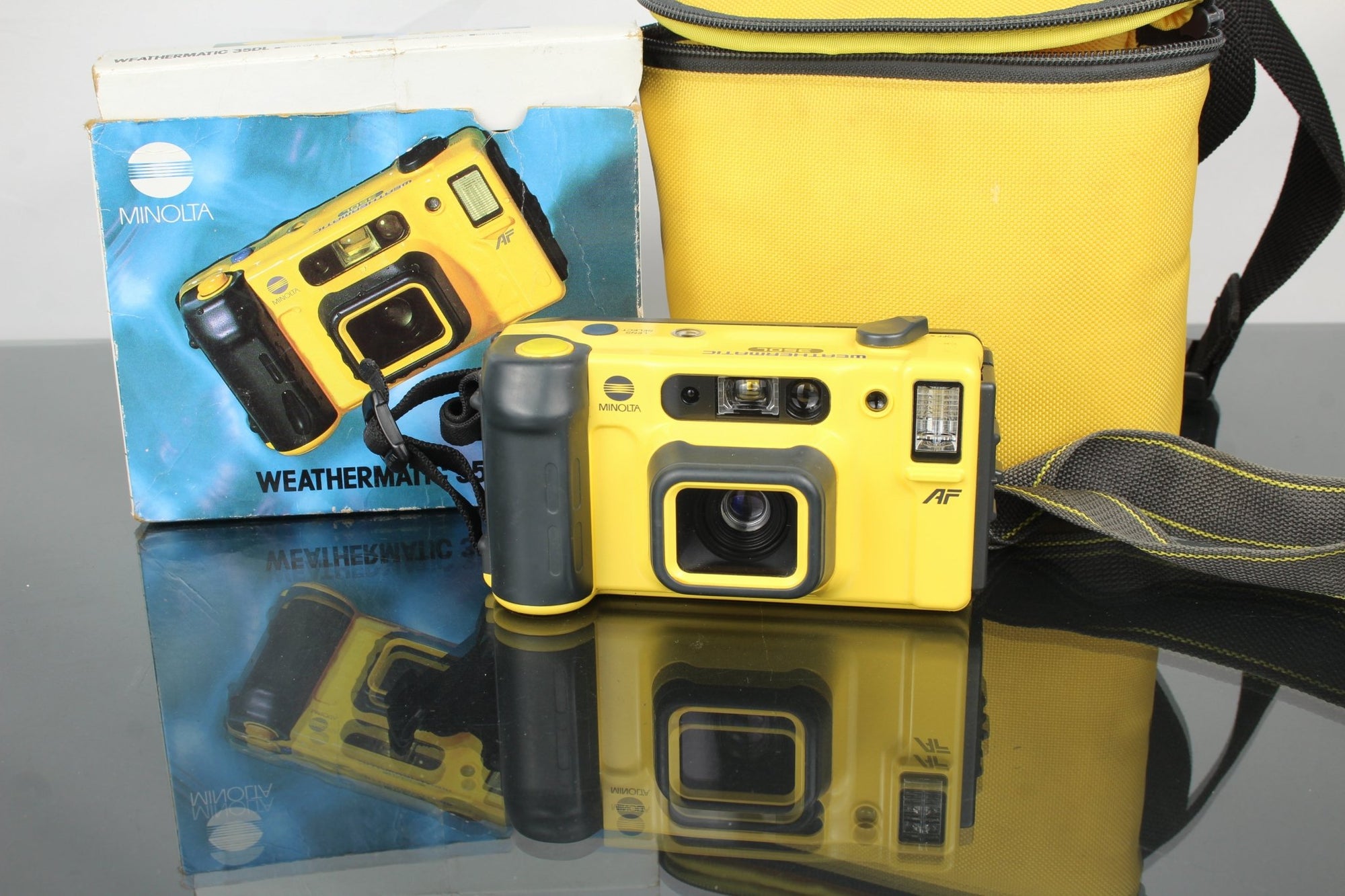 Minolta Weathermatic 35DL - Dutch|Thrift