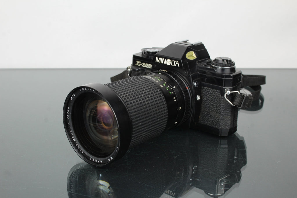 Minolta X - 300 + Cosina 28 - 200mm 1:3.8 - 5.6 - Dutch|Thrift