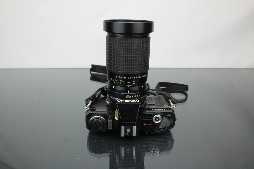 Minolta X - 300 + Cosina 28 - 200mm 1:3.8 - 5.6 - Dutch|Thrift