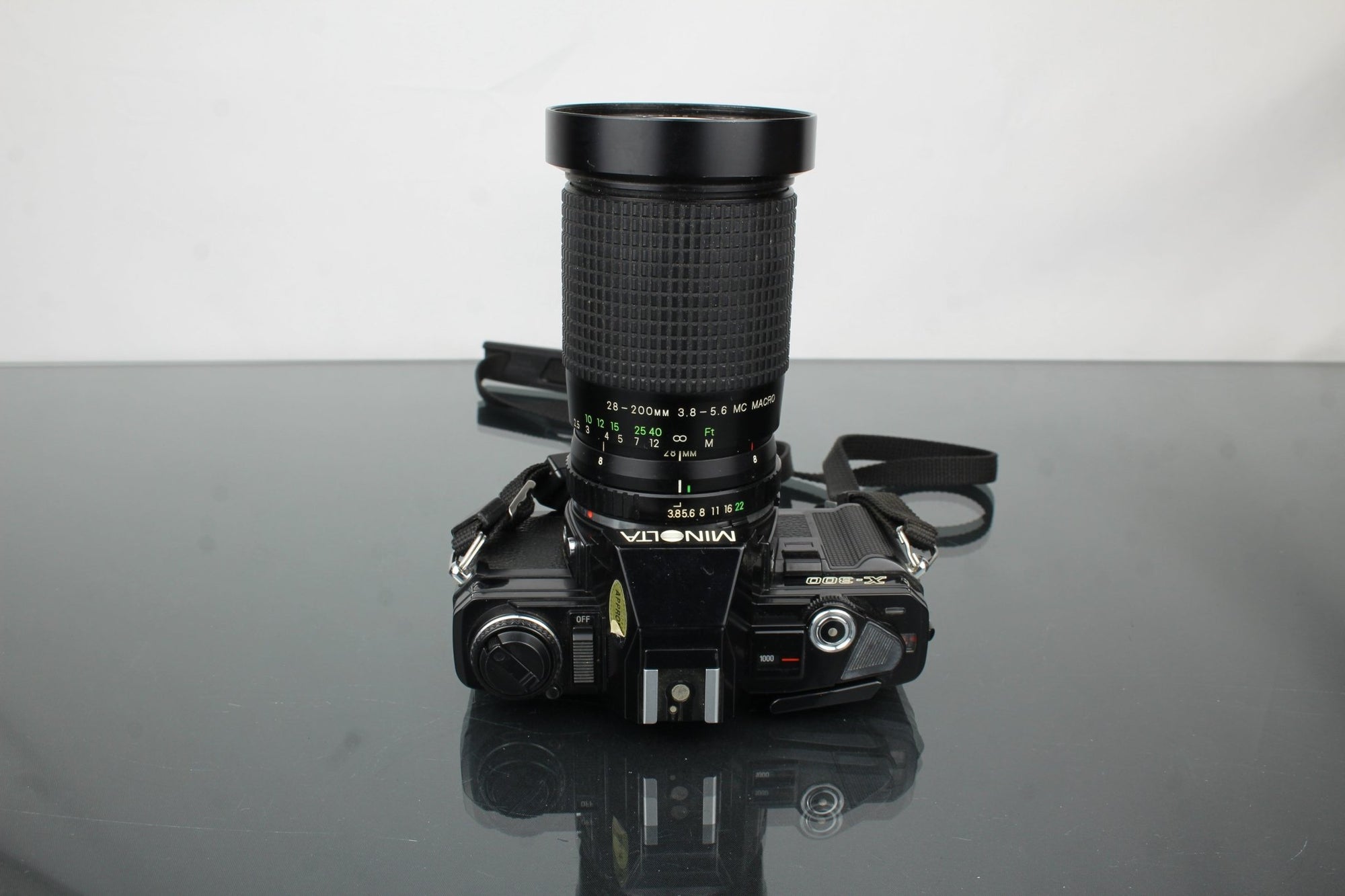 Minolta X - 300 + Cosina 28 - 200mm 1:3.8 - 5.6 - Dutch|Thrift