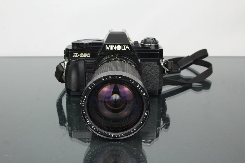 Minolta X - 300 + Cosina 28 - 200mm 1:3.8 - 5.6 - Dutch|Thrift