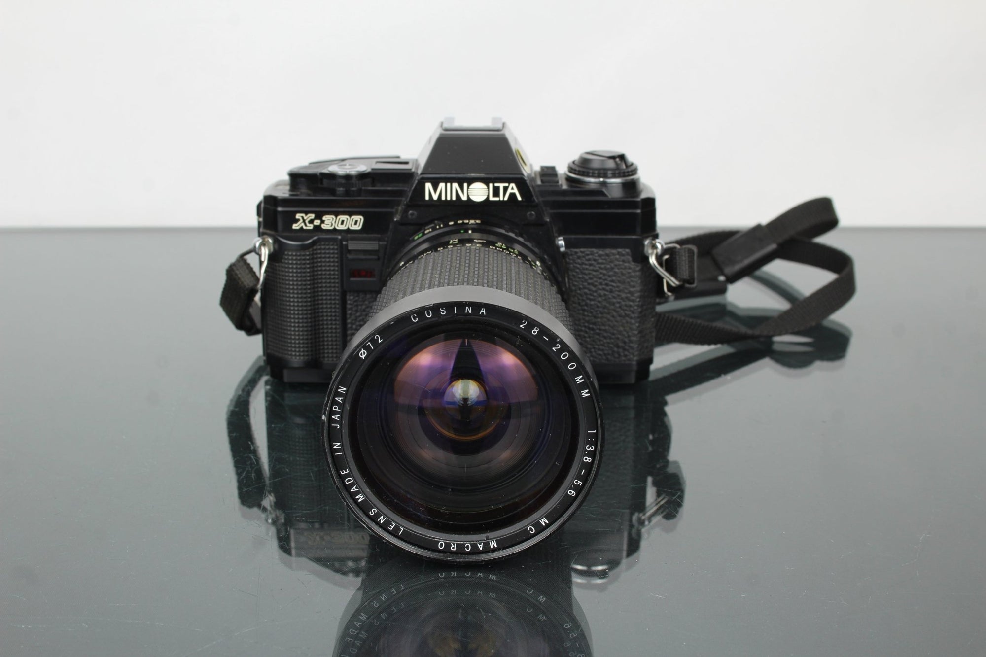 Minolta X - 300 + Cosina 28 - 200mm 1:3.8 - 5.6 - Dutch|Thrift