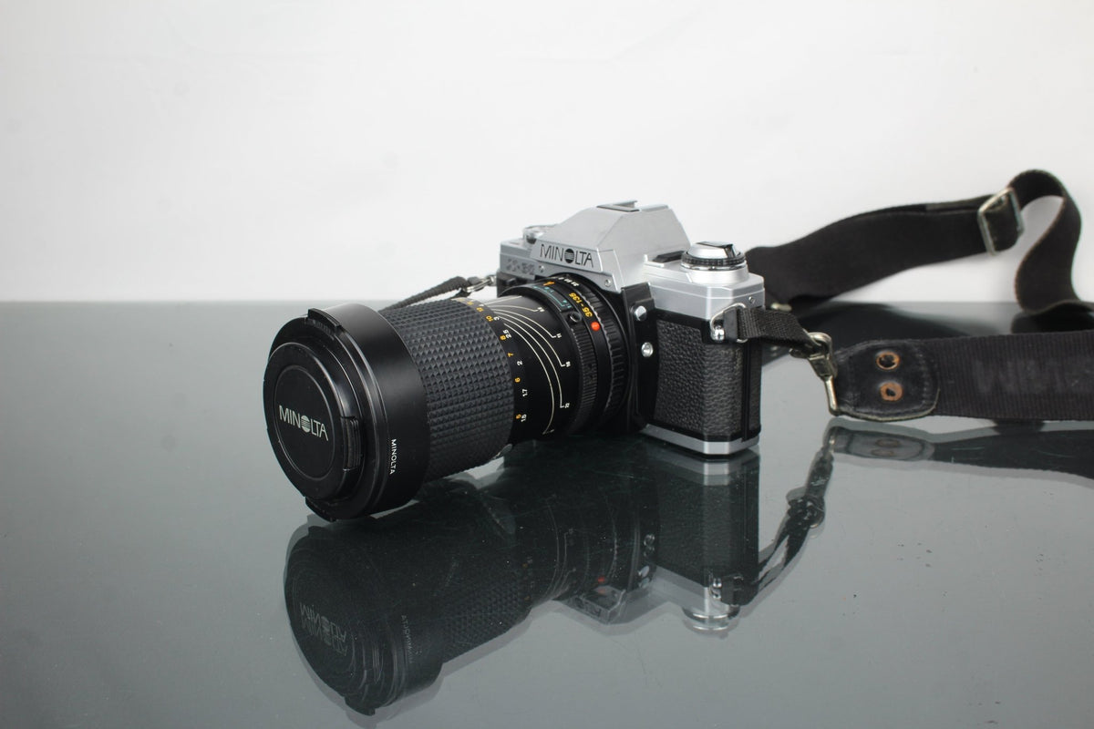 Minolta X - 300 + MD 35 - 135mm 1:3.5 - 4.5 lens - Dutch|Thrift