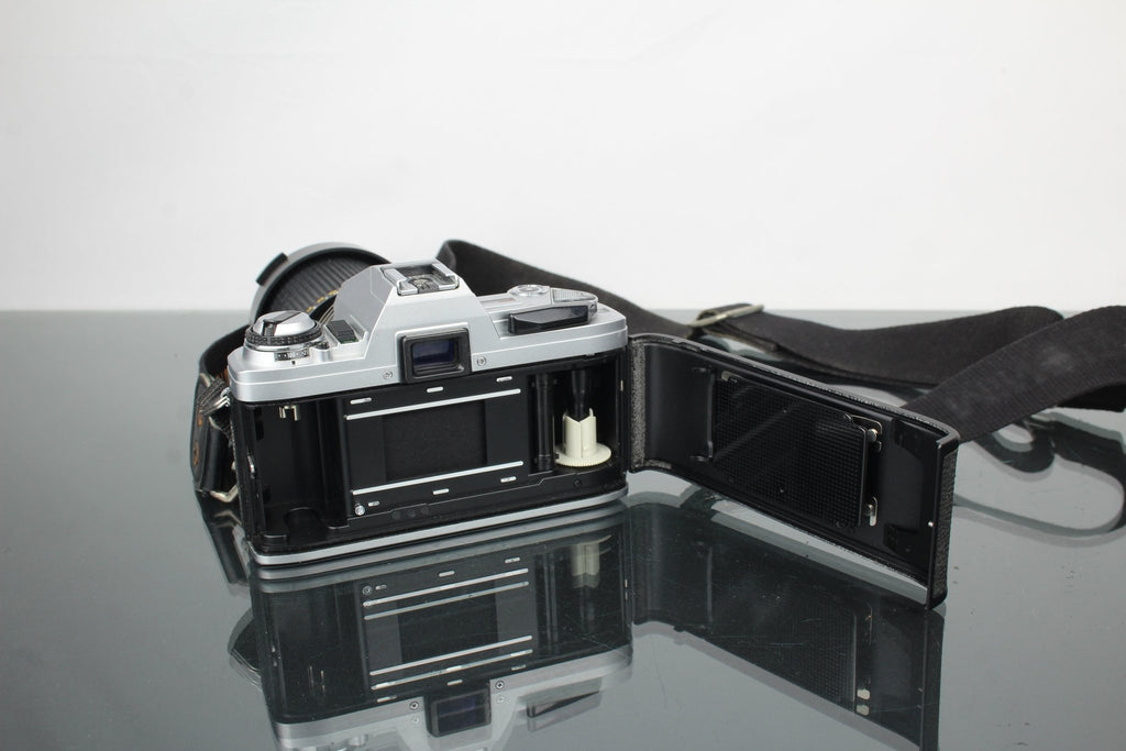 Minolta X - 300 + MD 35 - 135mm 1:3.5 - 4.5 lens - Dutch|Thrift