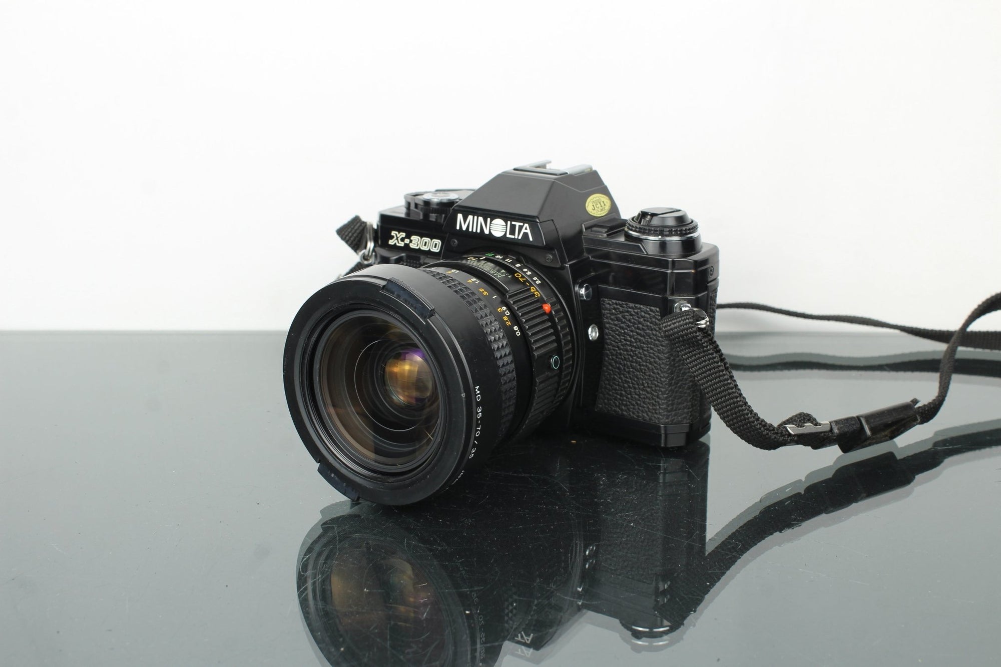 Minolta X - 300 + MD Zoom 35 - 70mm 1:3.5 lens - Dutch|Thrift