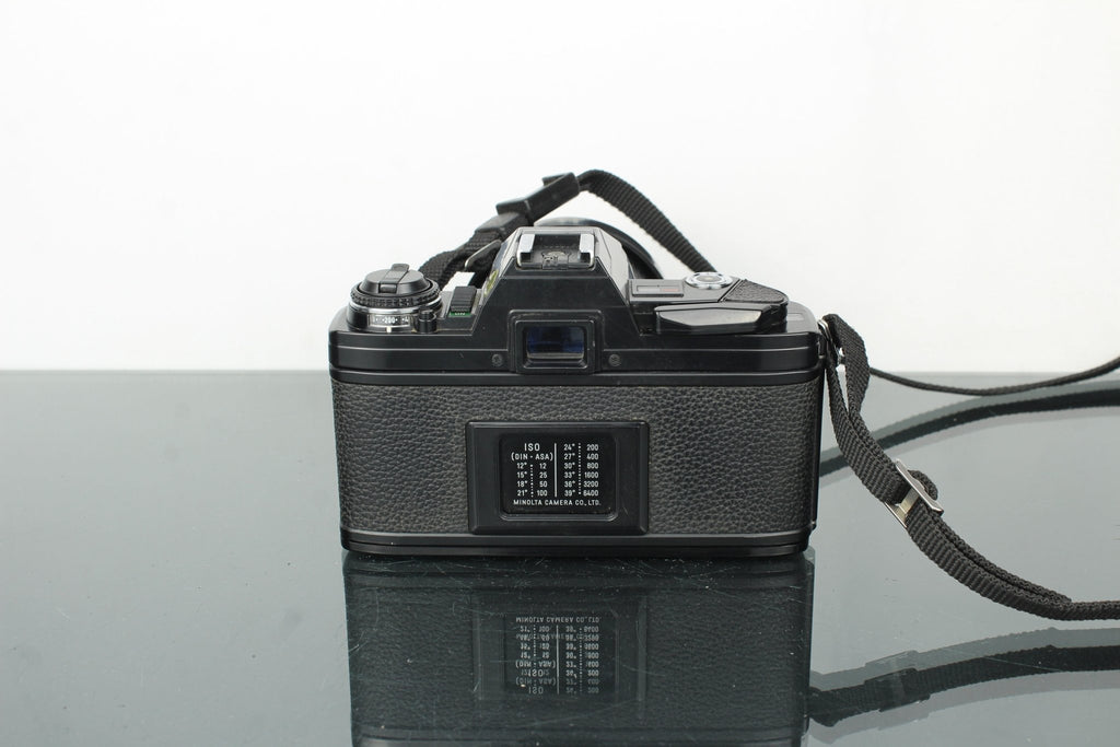 Minolta X - 300 + MD Zoom 35 - 70mm 1:3.5 lens - Dutch|Thrift