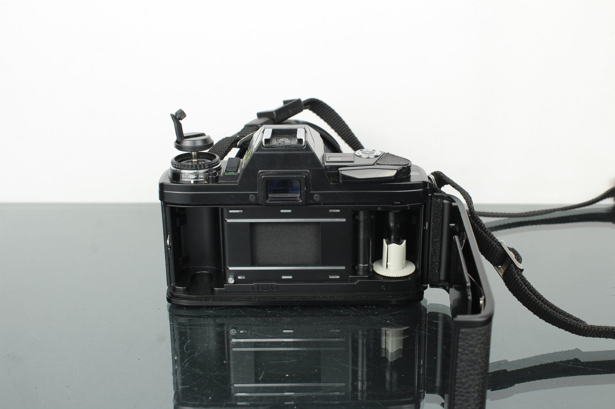 Minolta X - 300 + MD Zoom 35 - 70mm 1:3.5 lens - Dutch|Thrift