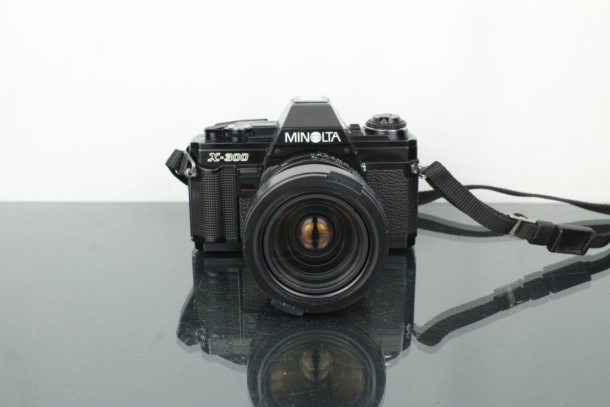 Minolta X - 300 + MD Zoom 35 - 70mm 1:3.5 lens - Dutch|Thrift