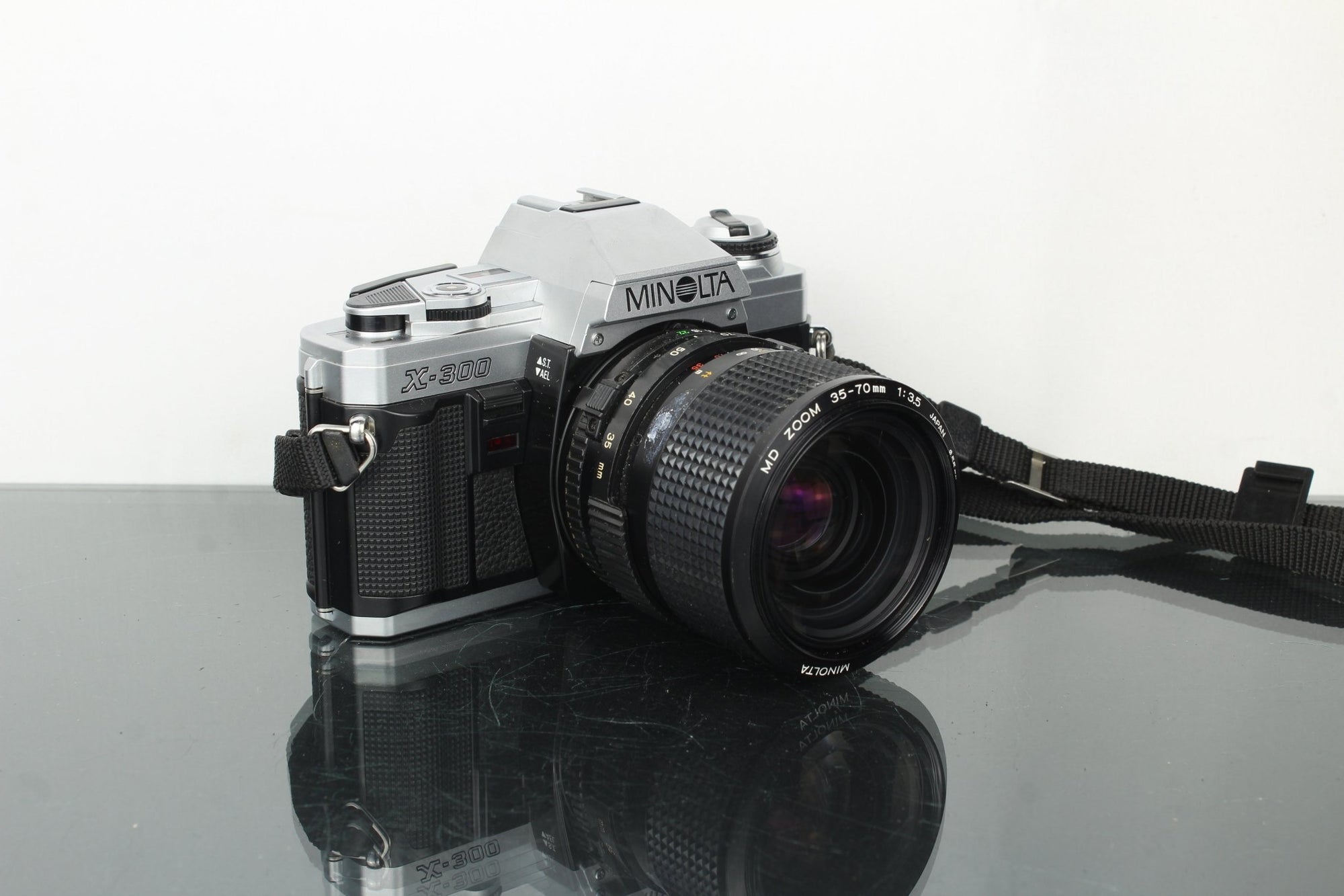 Minolta X - 300 + Minolta MD 35 - 70mm 1:3.5 lens - Dutch|Thrift