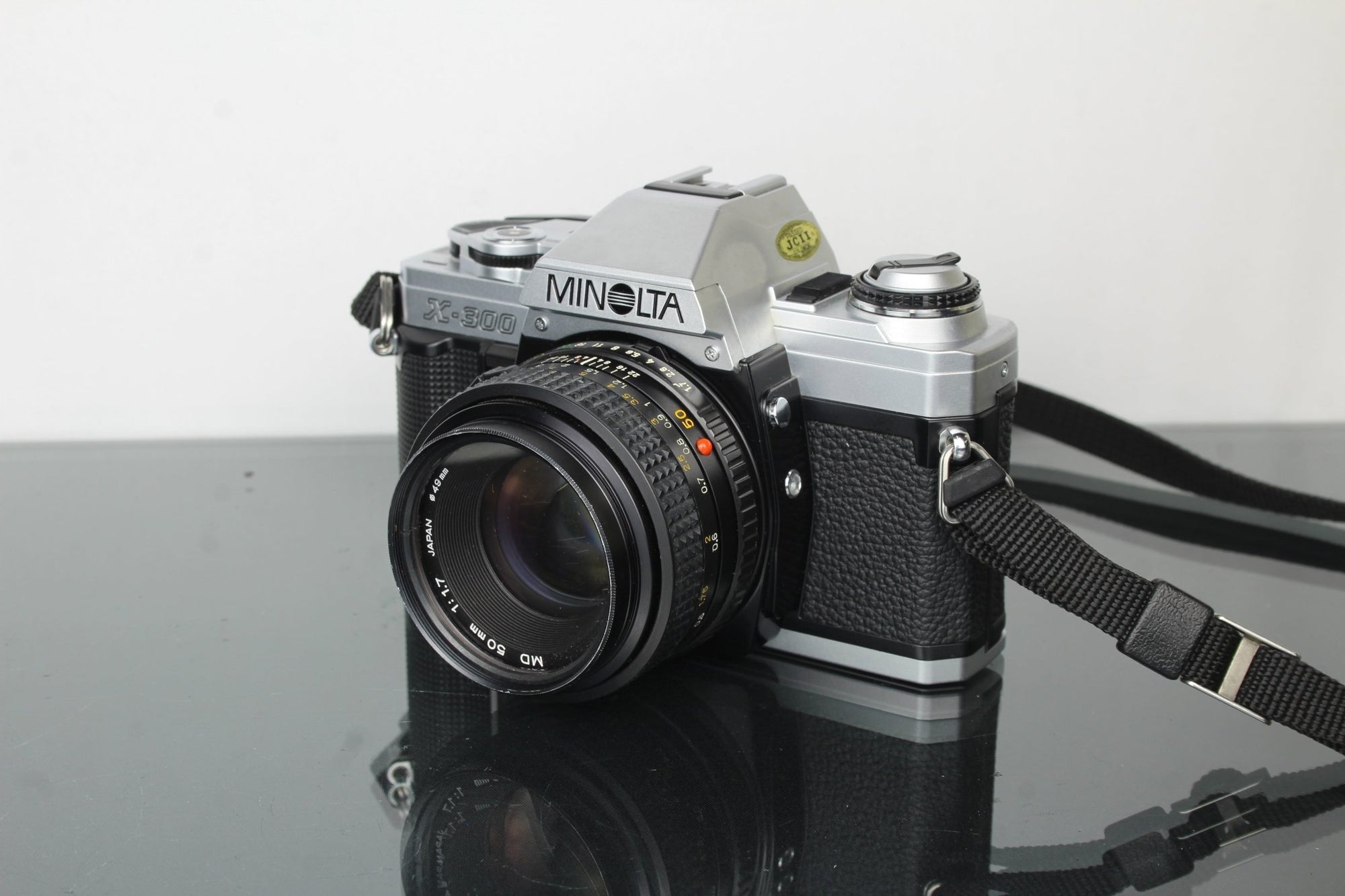 Minolta X - 300 + Minolta MD 50mm 1:1.7 lens - Dutch|Thrift