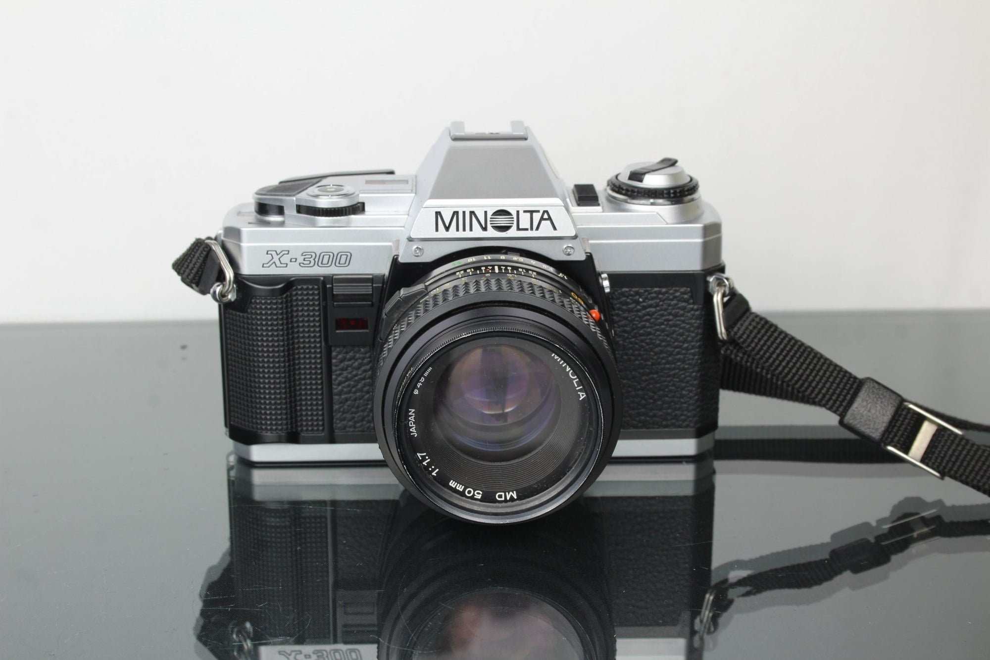 Minolta X - 300 + Minolta MD 50mm 1:1.7 lens - Dutch|Thrift