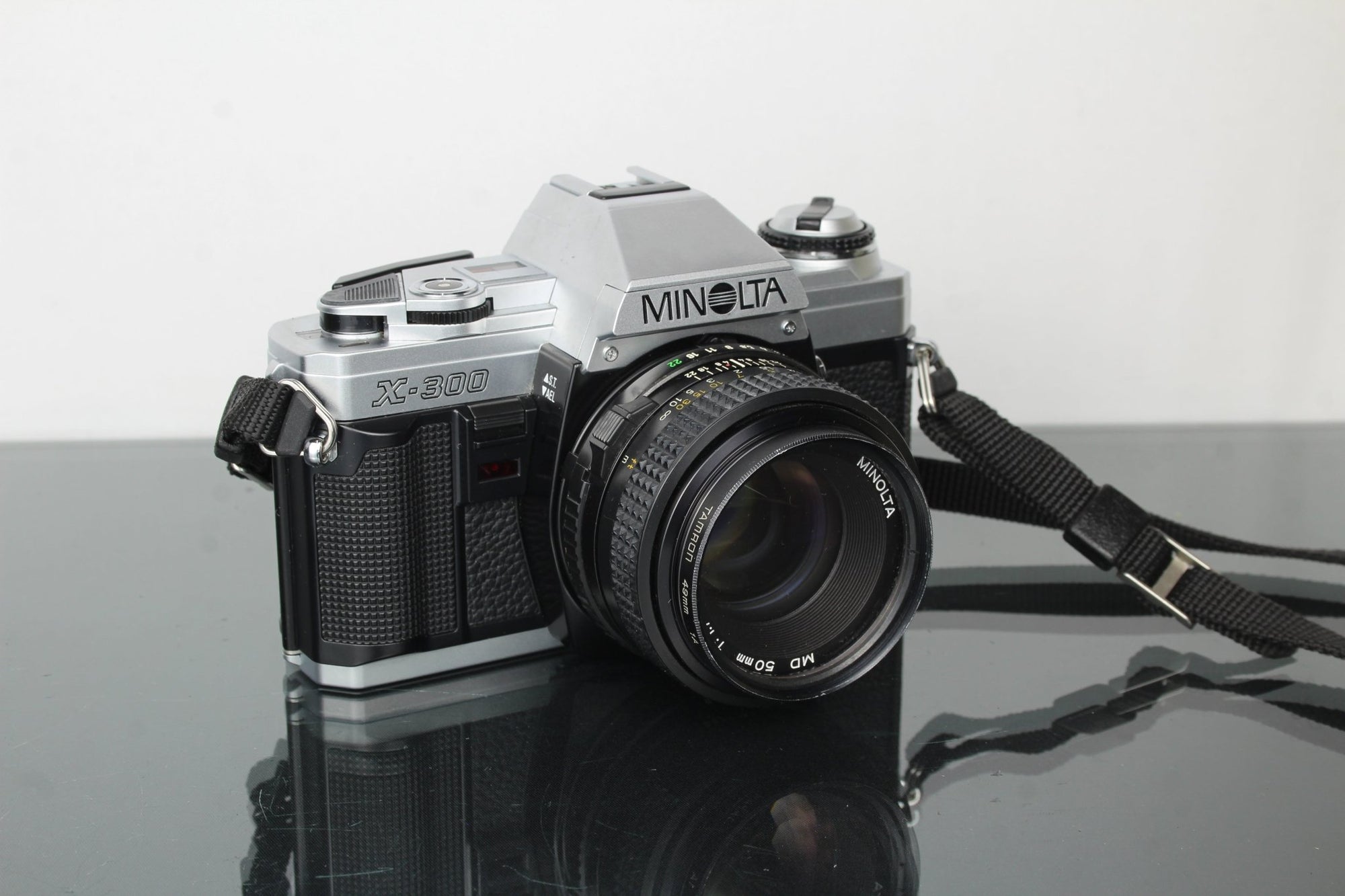 Minolta X - 300 + Minolta MD 50mm 1:1.7 lens - Dutch|Thrift