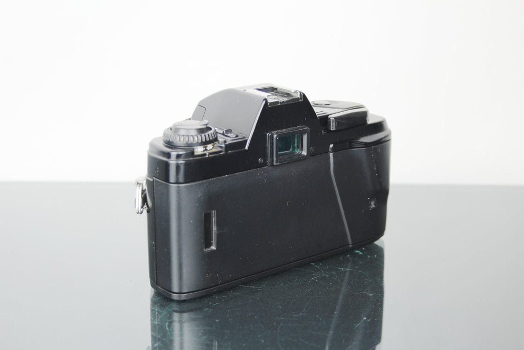 Minolta X - 300s + 50mm 1:2 Minolta MD lens - Dutch|Thrift