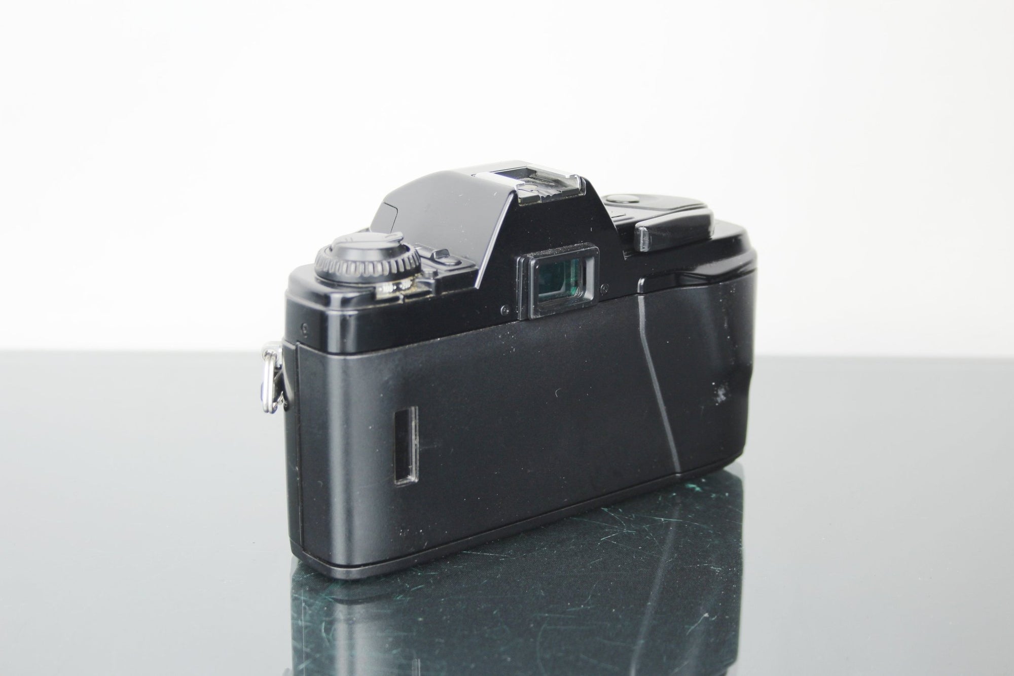 Minolta X - 300s + 50mm 1:2 Minolta MD lens - Dutch|Thrift