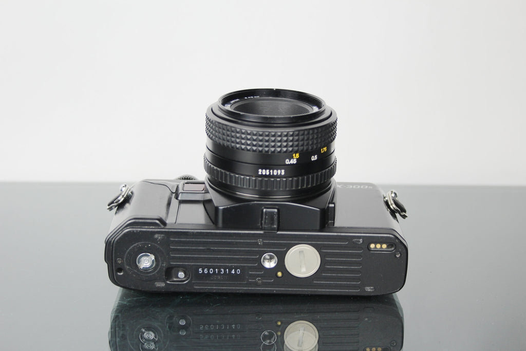 Minolta X - 300s + 50mm 1:2 Minolta MD lens - Dutch|Thrift