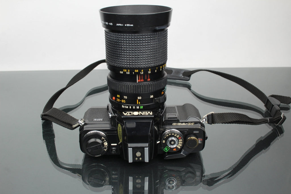 Minolta X - 700 + MD 28 - 85mm f/3.5 - 4.5 Minolta lens - Dutch|Thrift